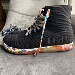 HIGH-TOP BLACK DAISY TRAINER (MEN'S), M 8.5/ W 10